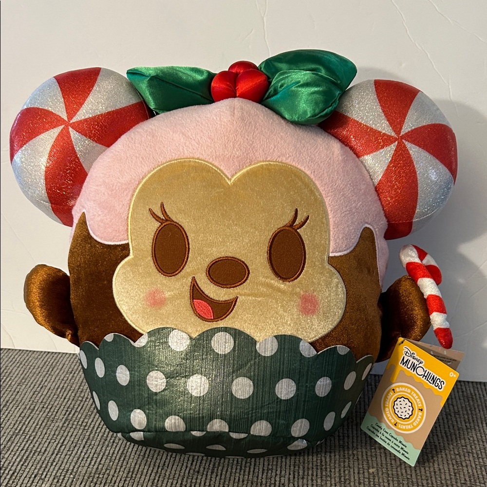 Disney Munchlings Minnie Mouse Peppermint Cupcake Plush NEW (cannot bundle)